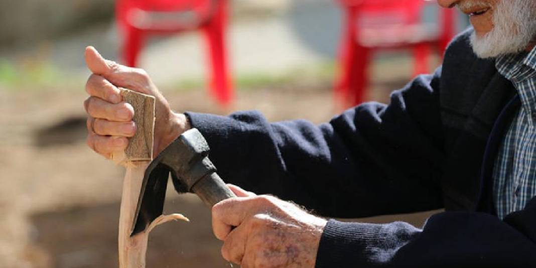 Çobanlıktan ustalığa uzanan 69 yıllık ömür! Doğadan topluyor eliyle şekillendiriyor: “Bu sayede teselli oluyor” 3